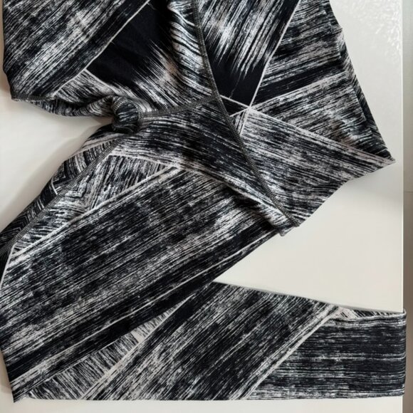 Lululemon full-length leggings, size 4 - Picture 2 of 3